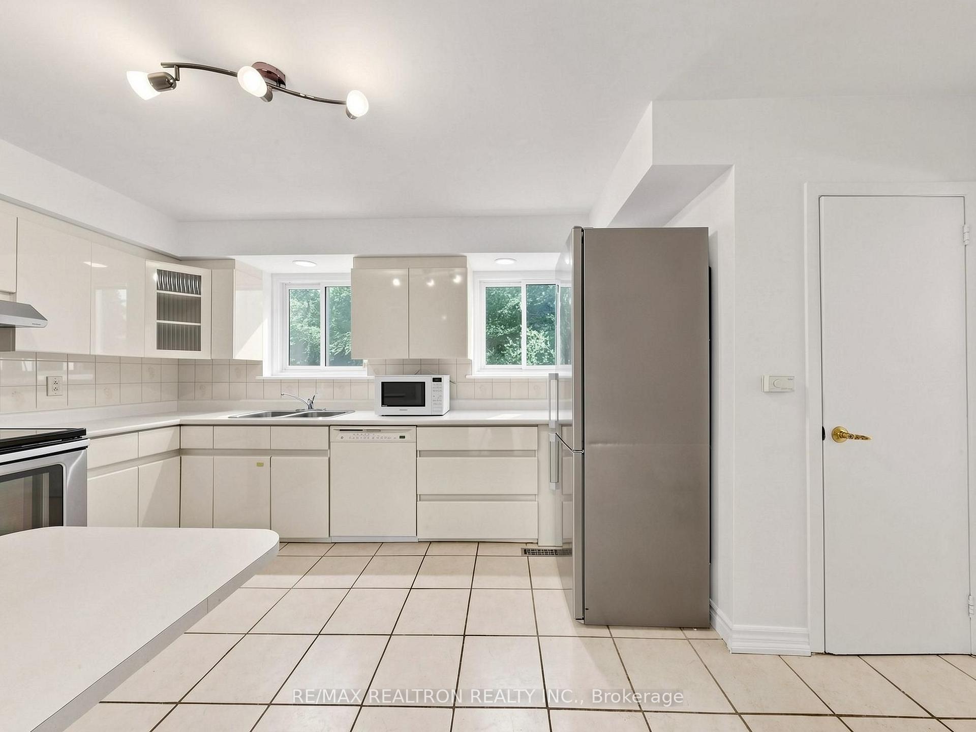 35 Rochelle Cres