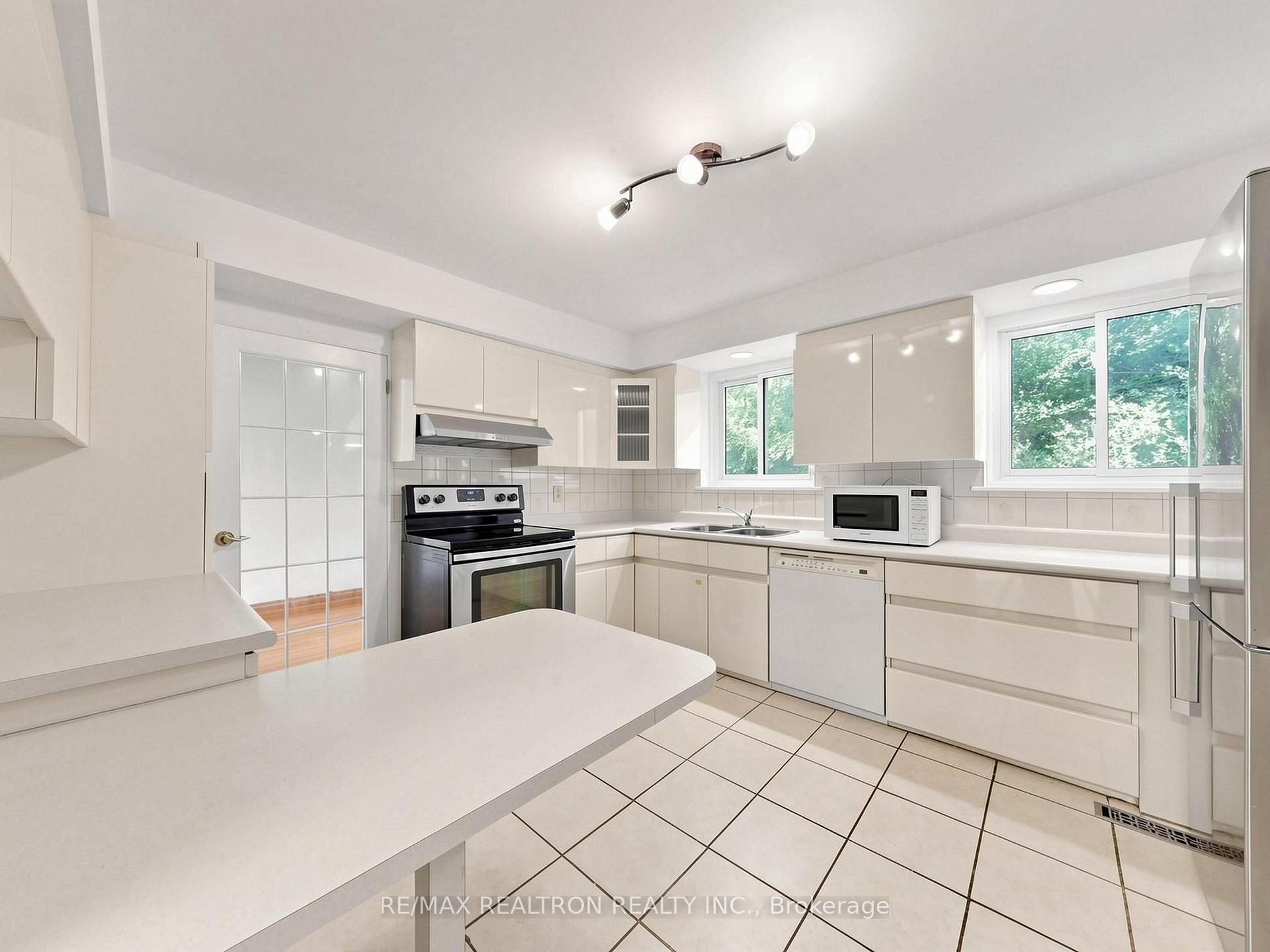 35 Rochelle Cres