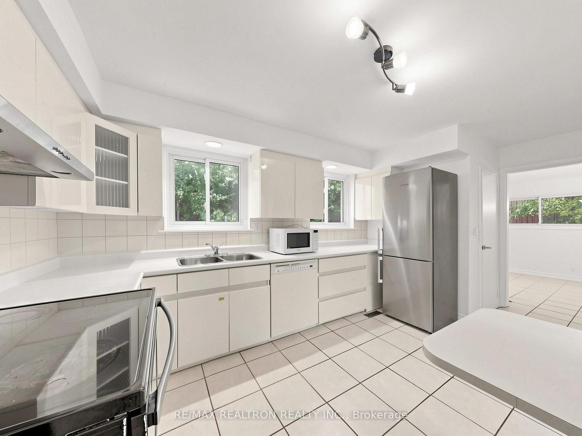 35 Rochelle Cres