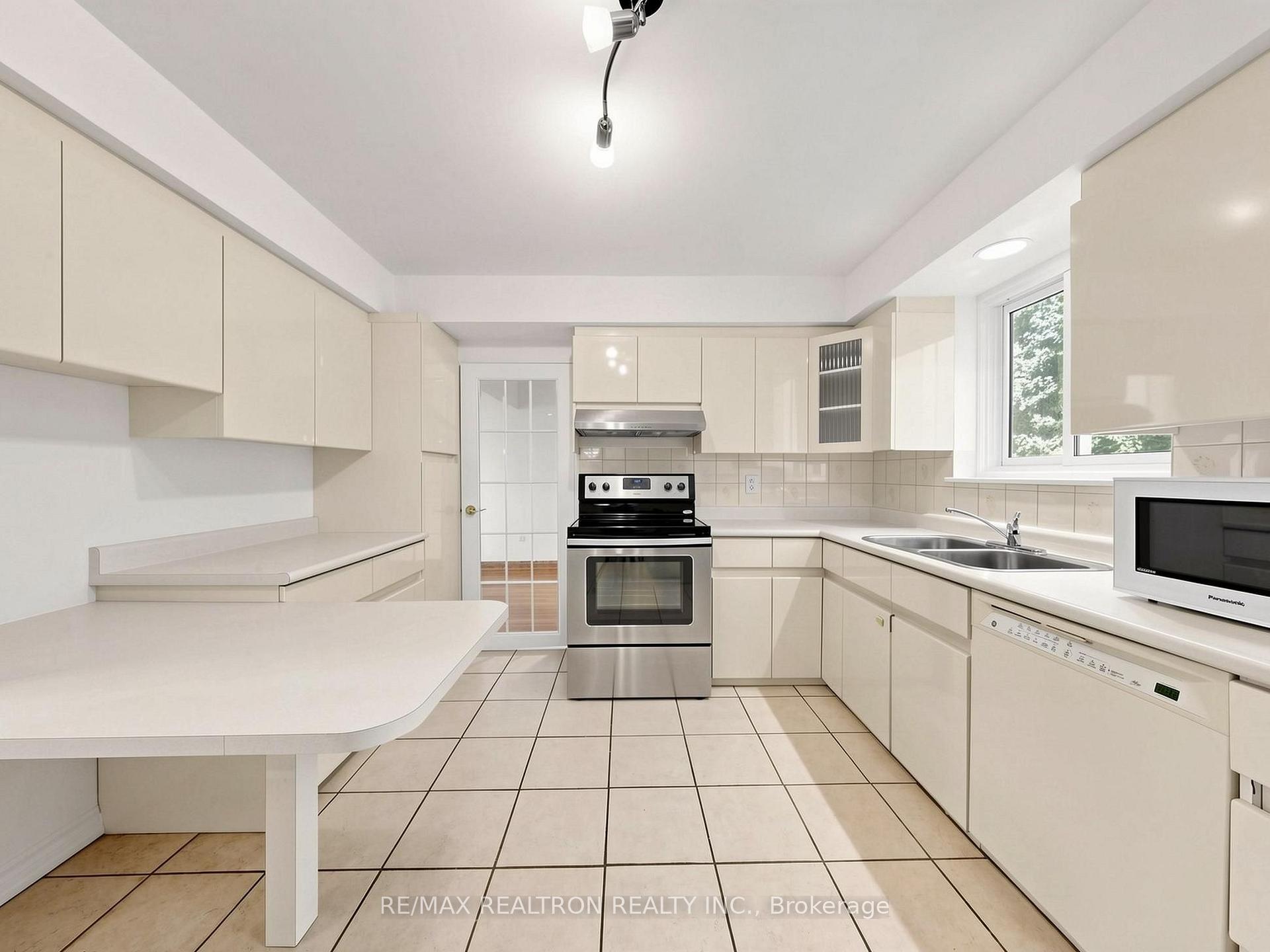 35 Rochelle Cres