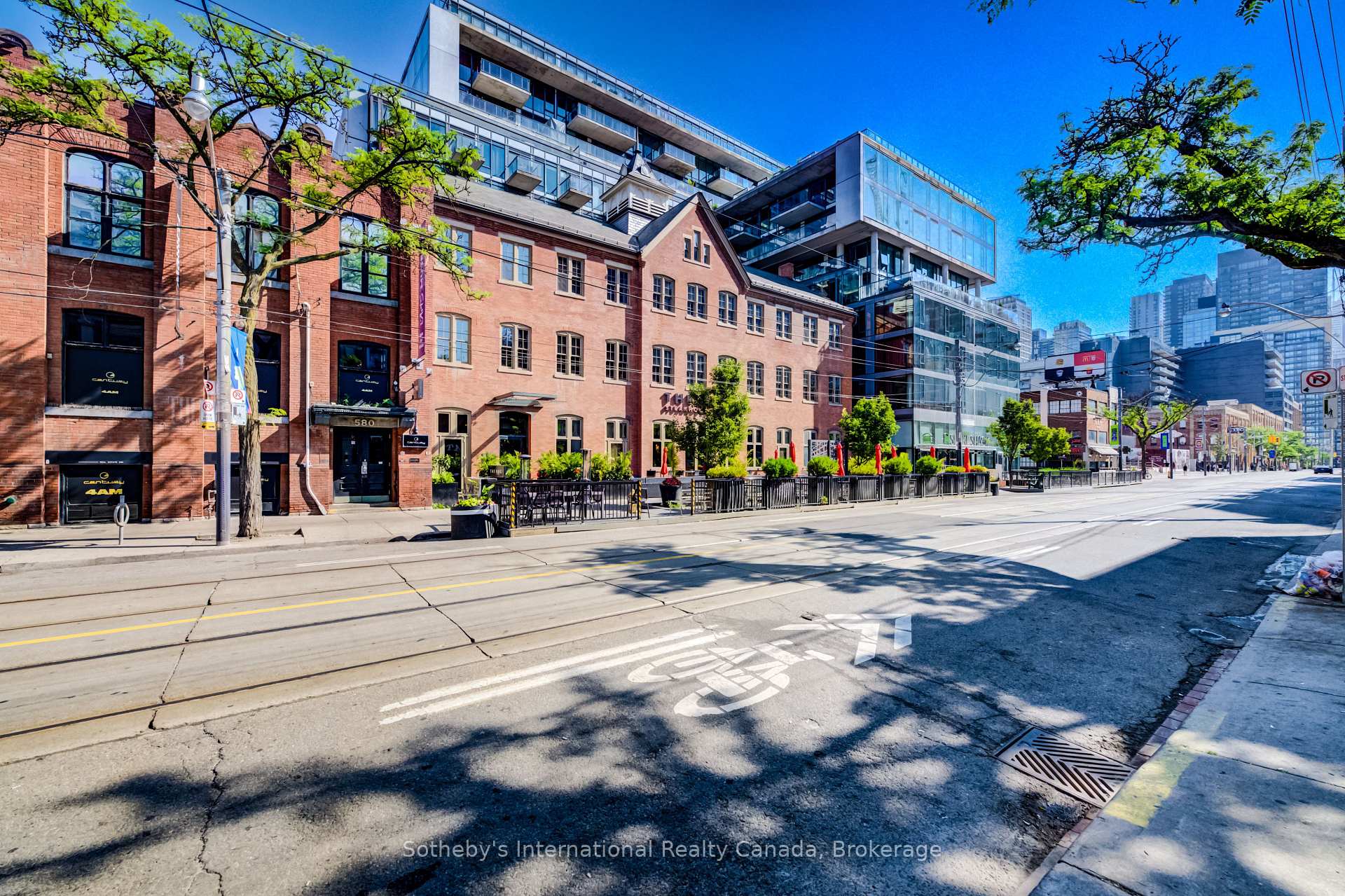560 King St W 708