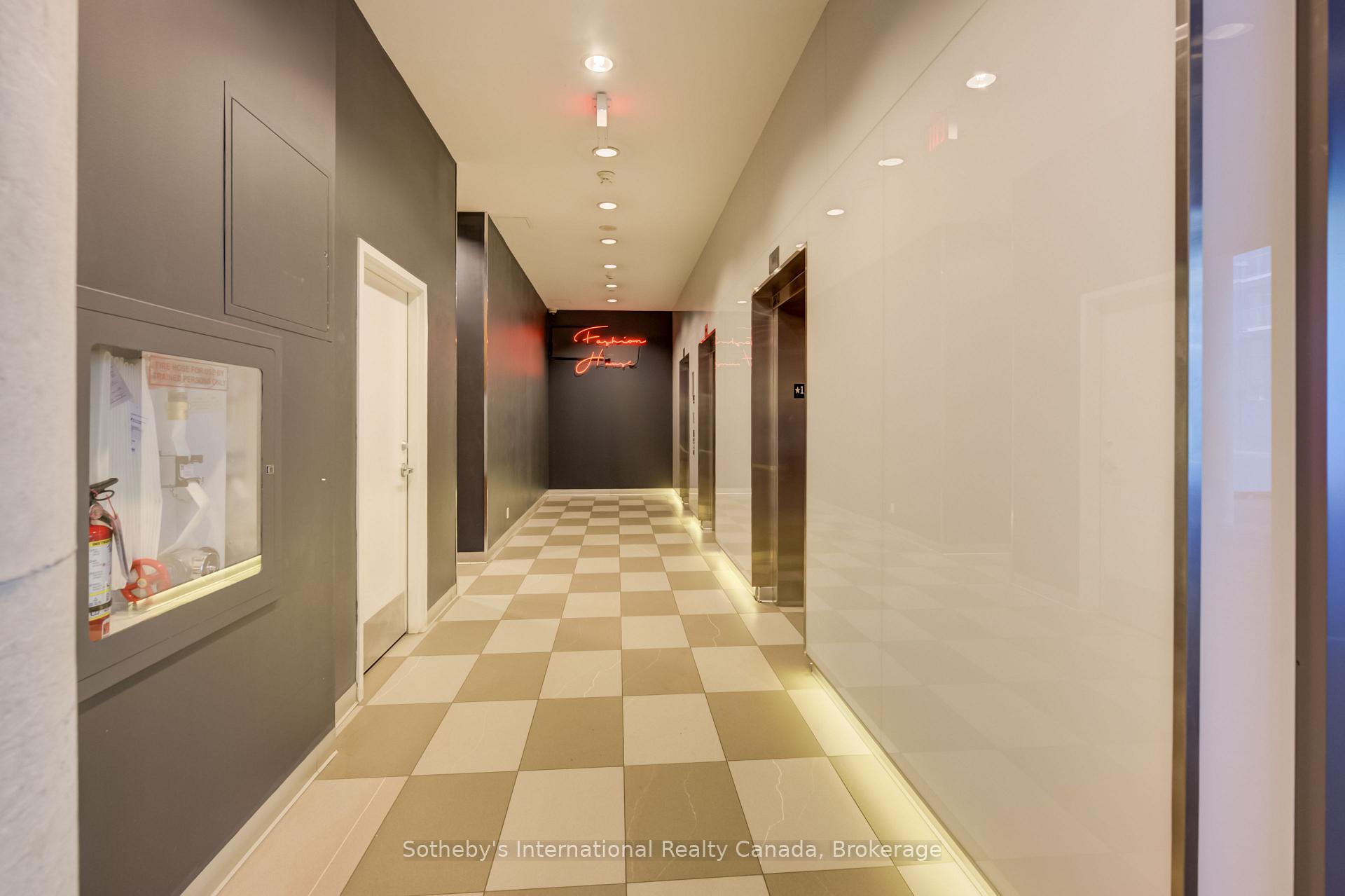 560 King St W 708