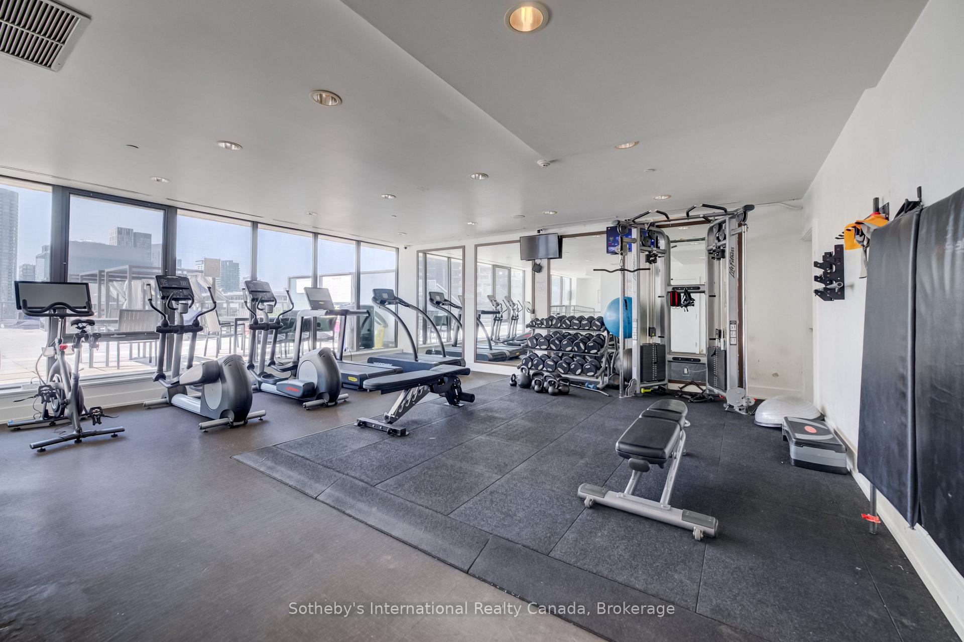 560 King St W 708