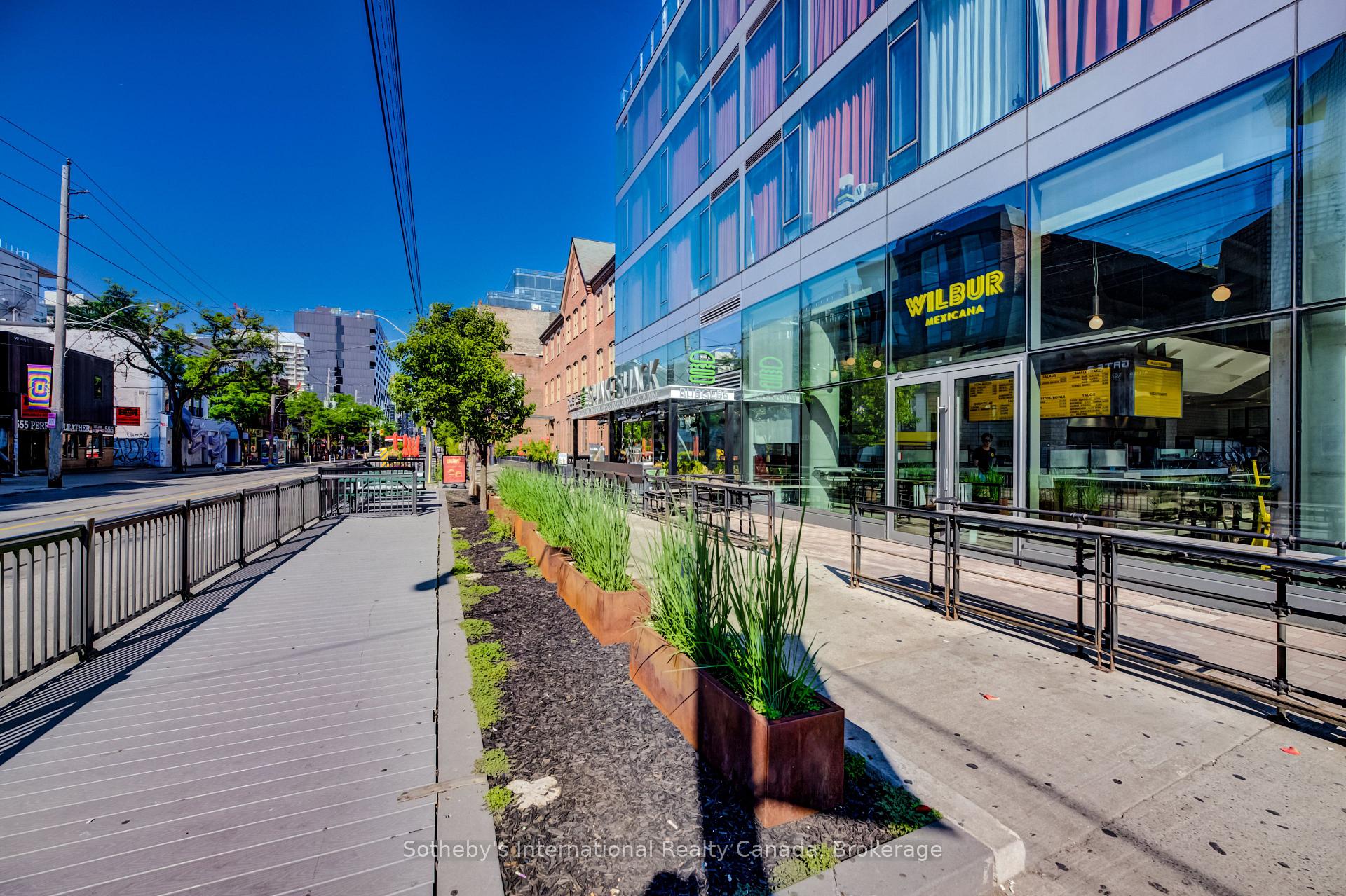 560 King St W 708