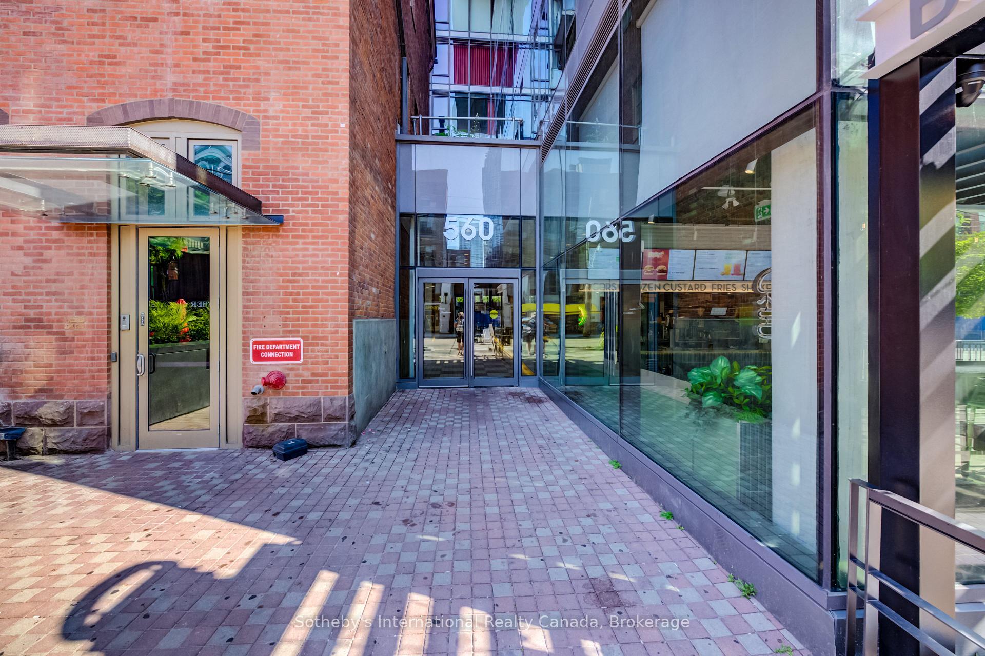 560 King St W 708