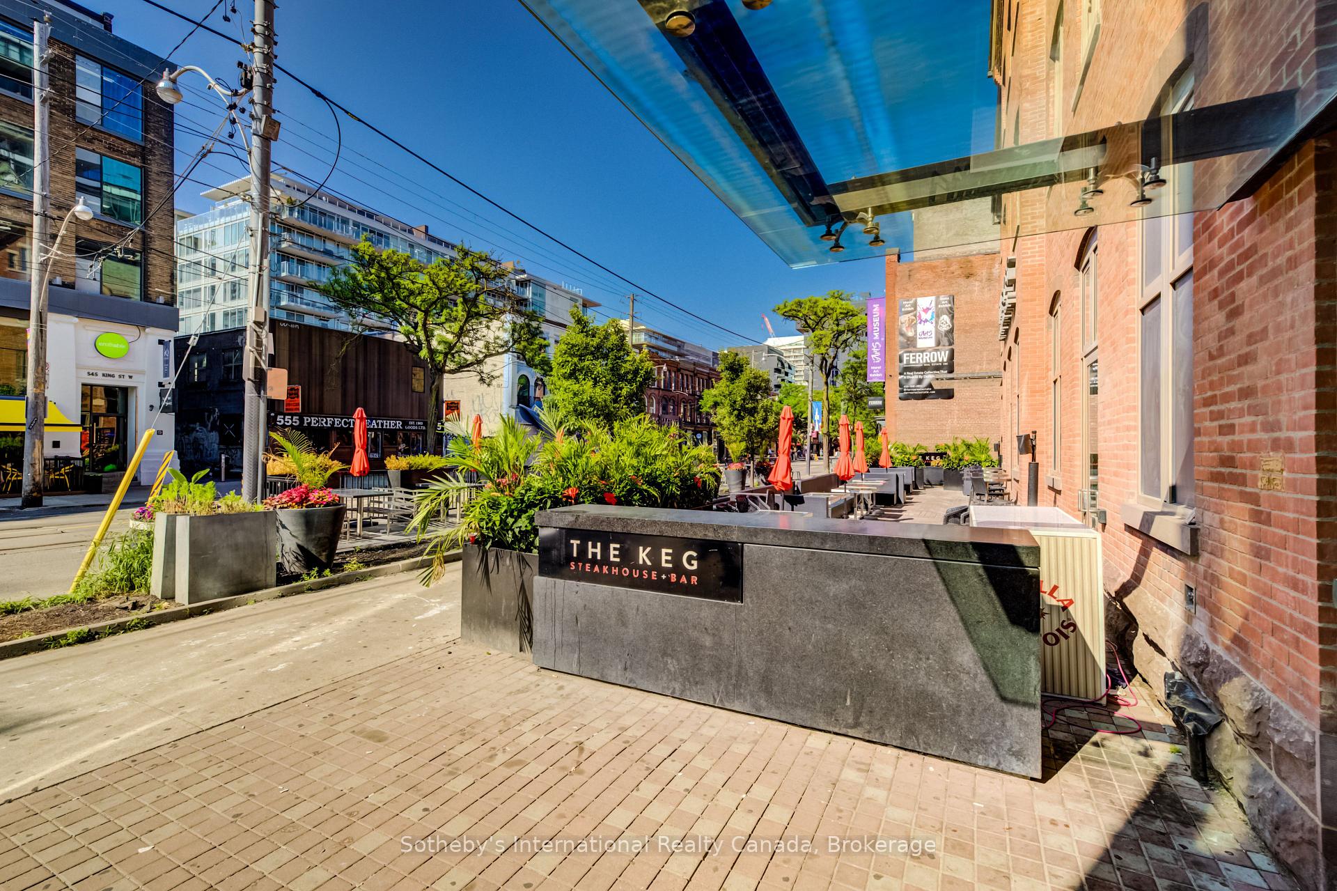 560 King St W 708
