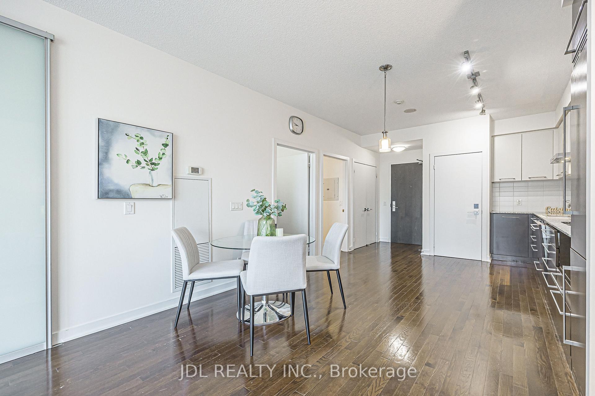 770 Bay St 1105
