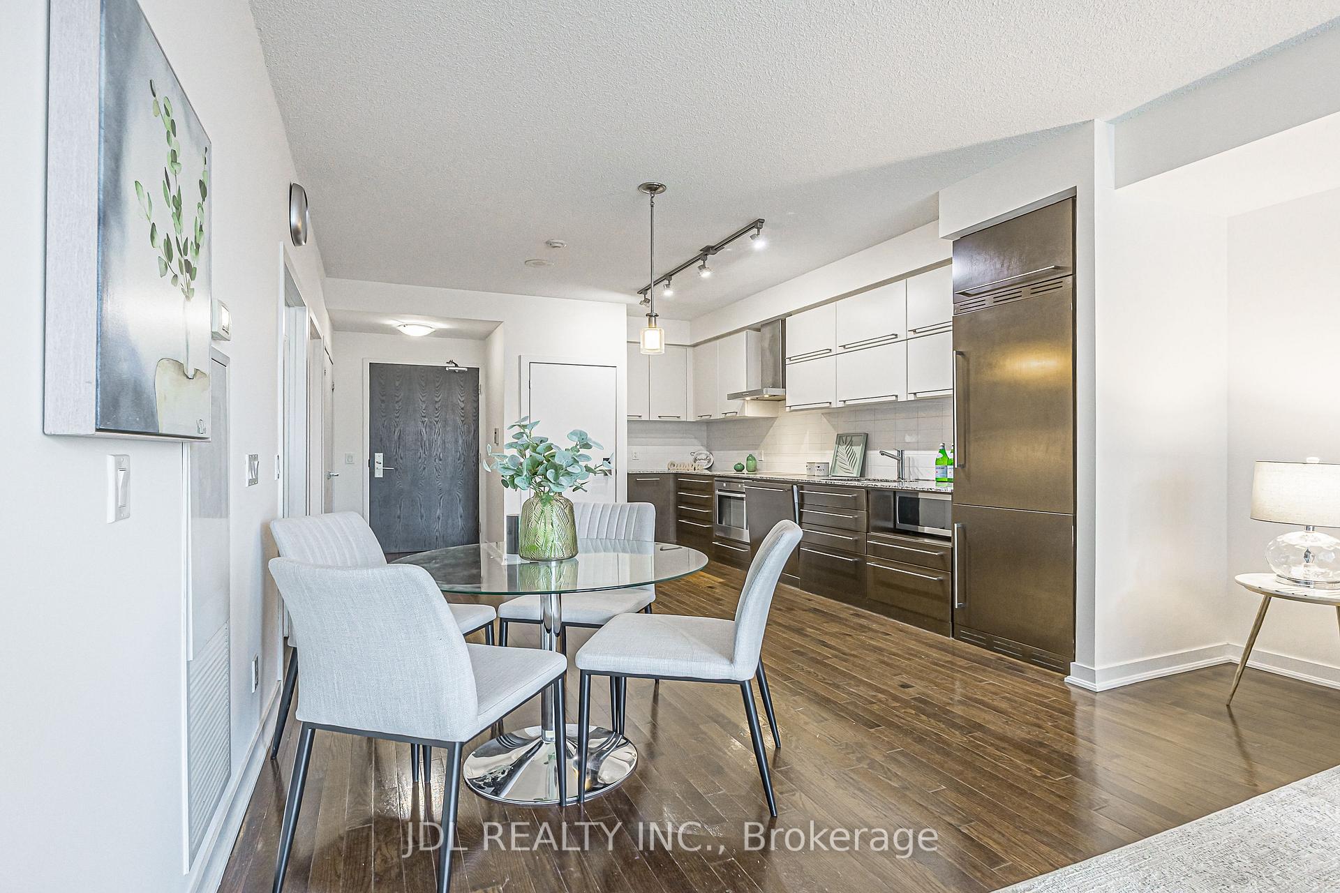 770 Bay St 1105