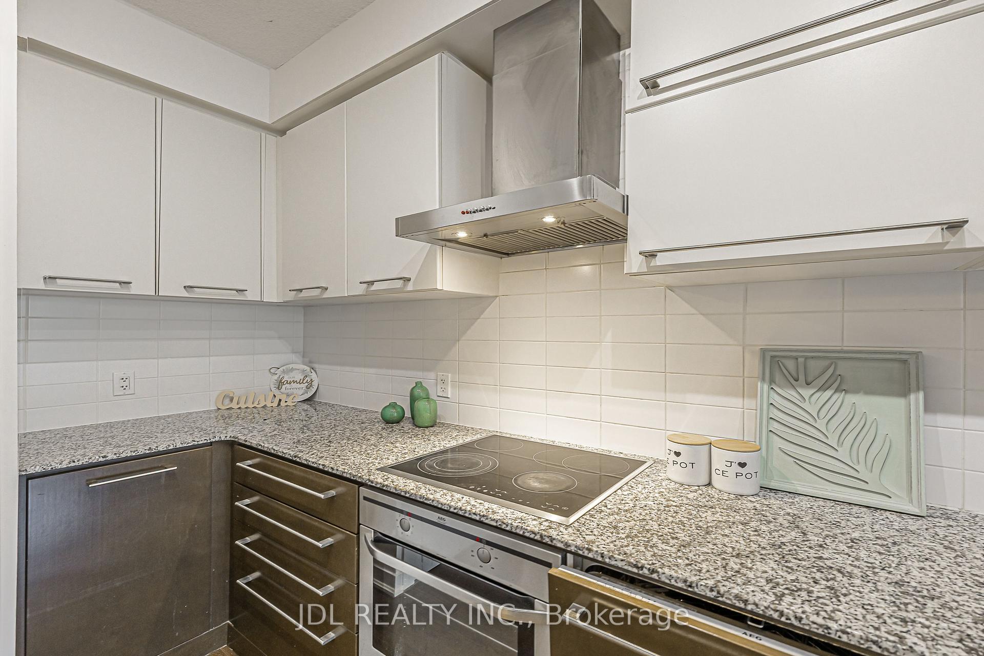770 Bay St 1105