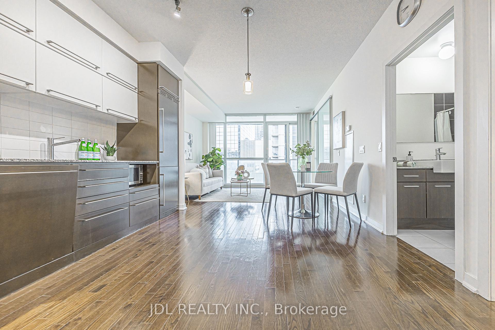 770 Bay St 1105