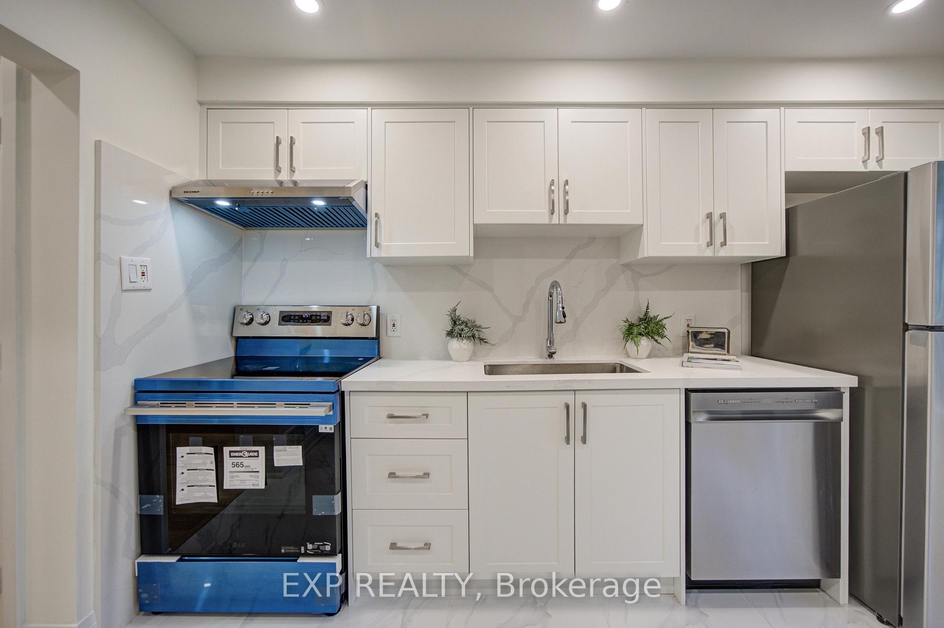 2017 Dufferin St