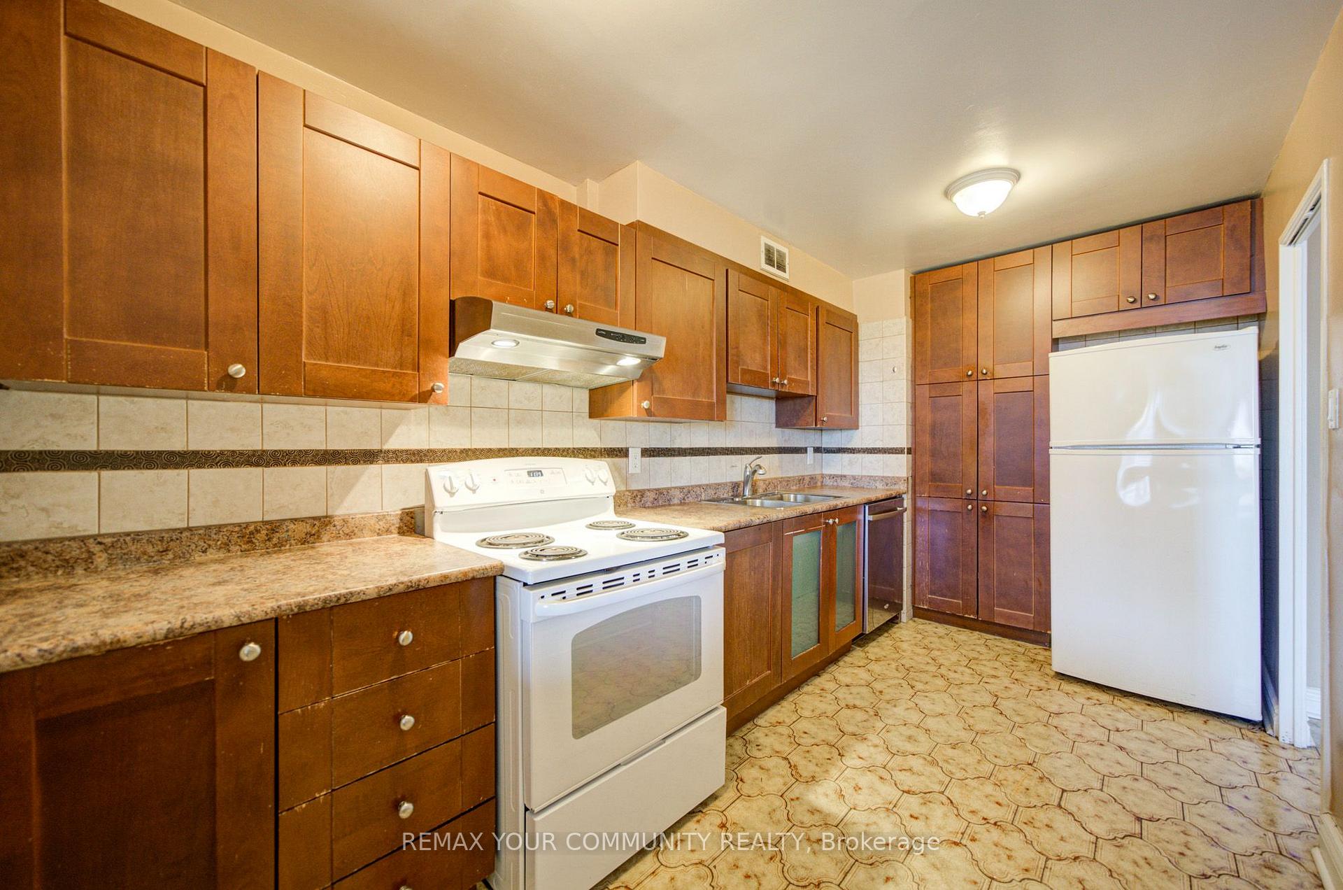 19 Four Winds Dr 711