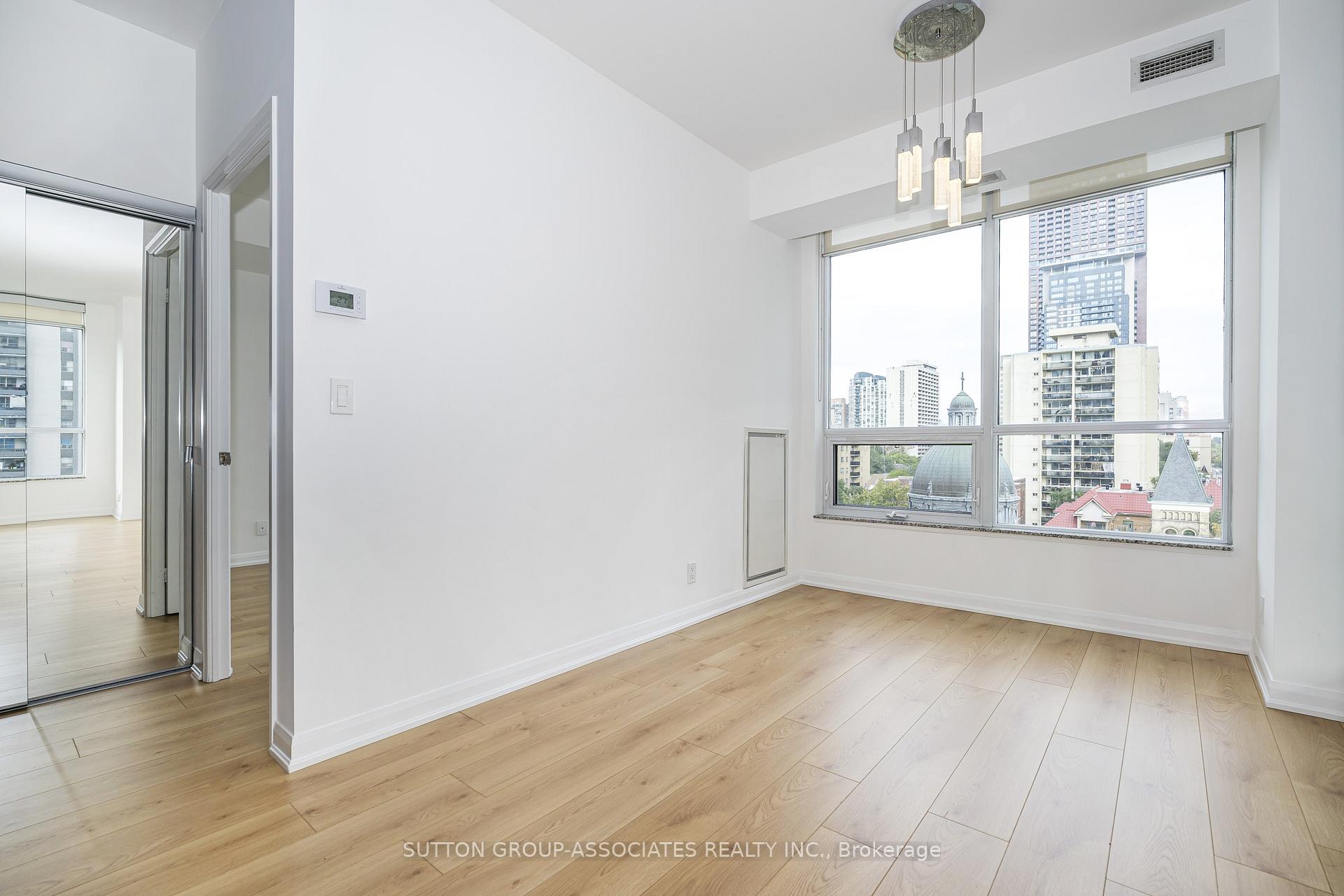 500 Sherbourne St 703