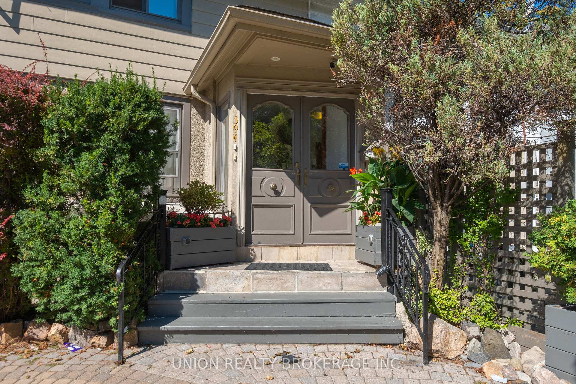 394 Coxwell Ave