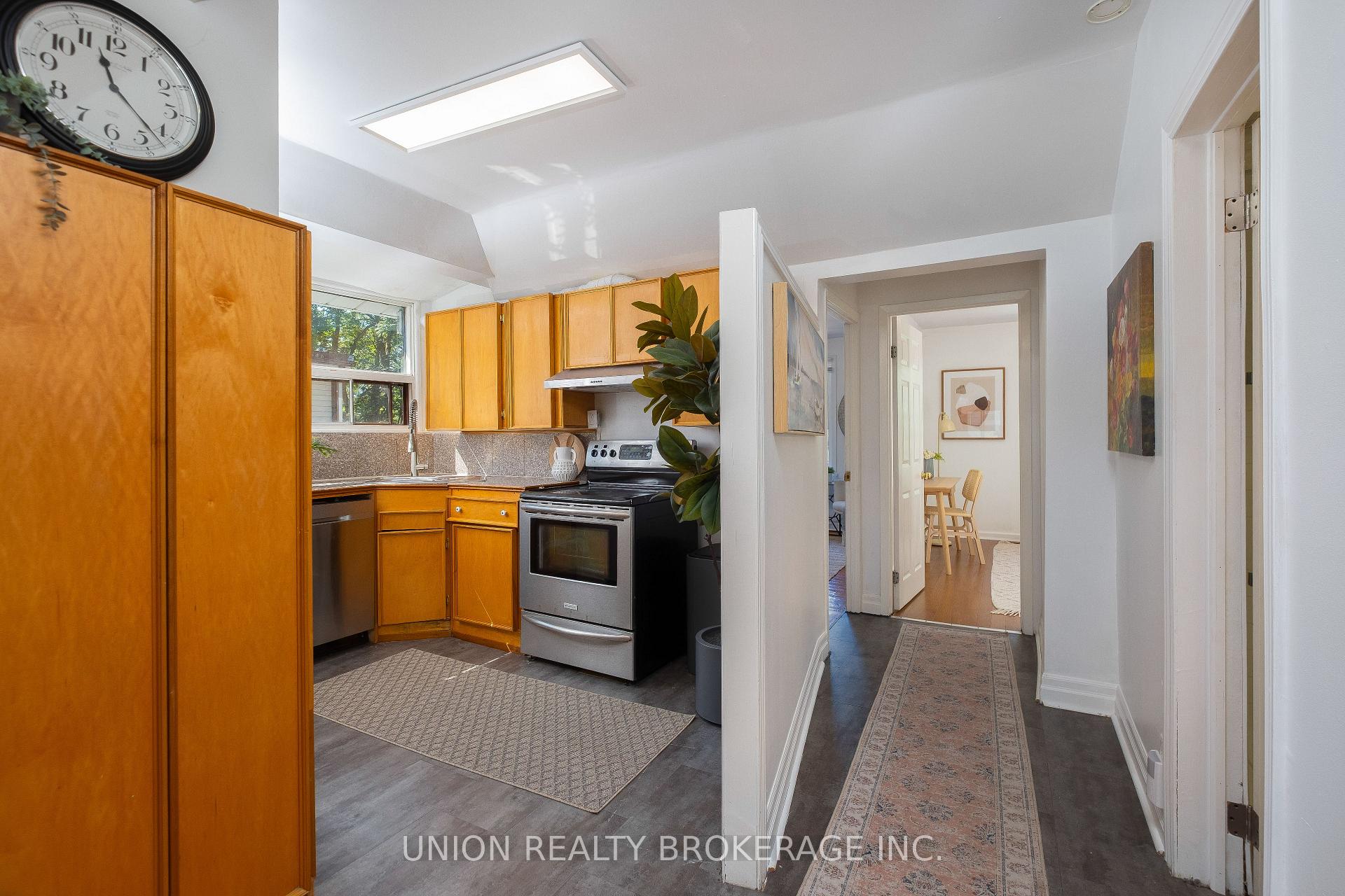 394 Coxwell Ave
