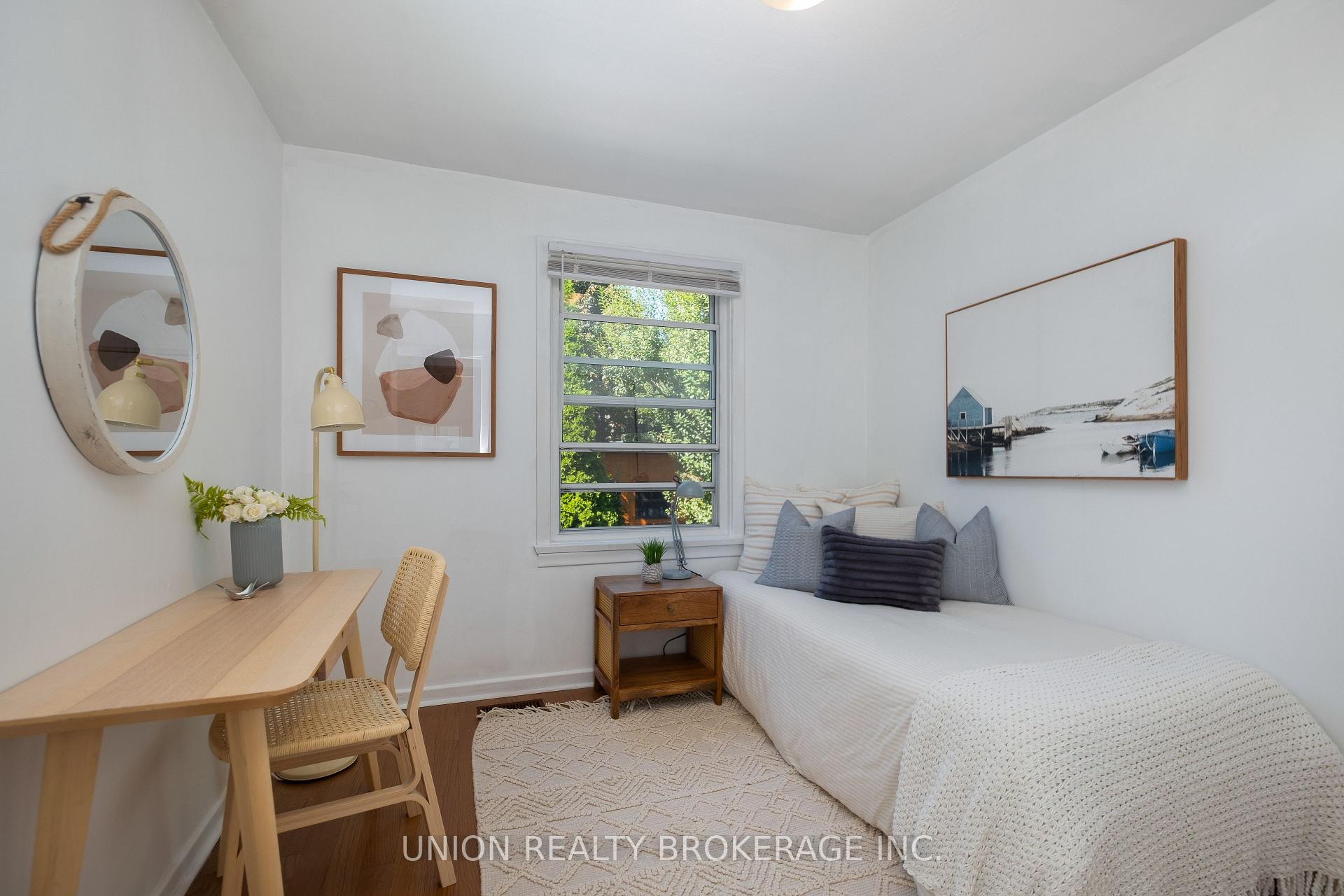 394 Coxwell Ave