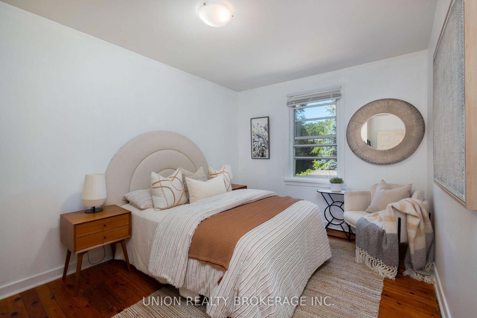 394 Coxwell Ave