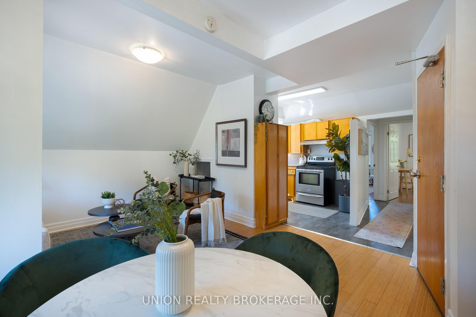 394 Coxwell Ave