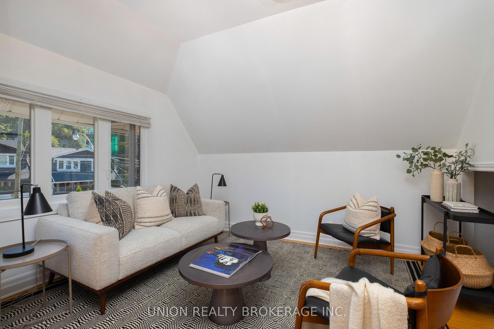 394 Coxwell Ave
