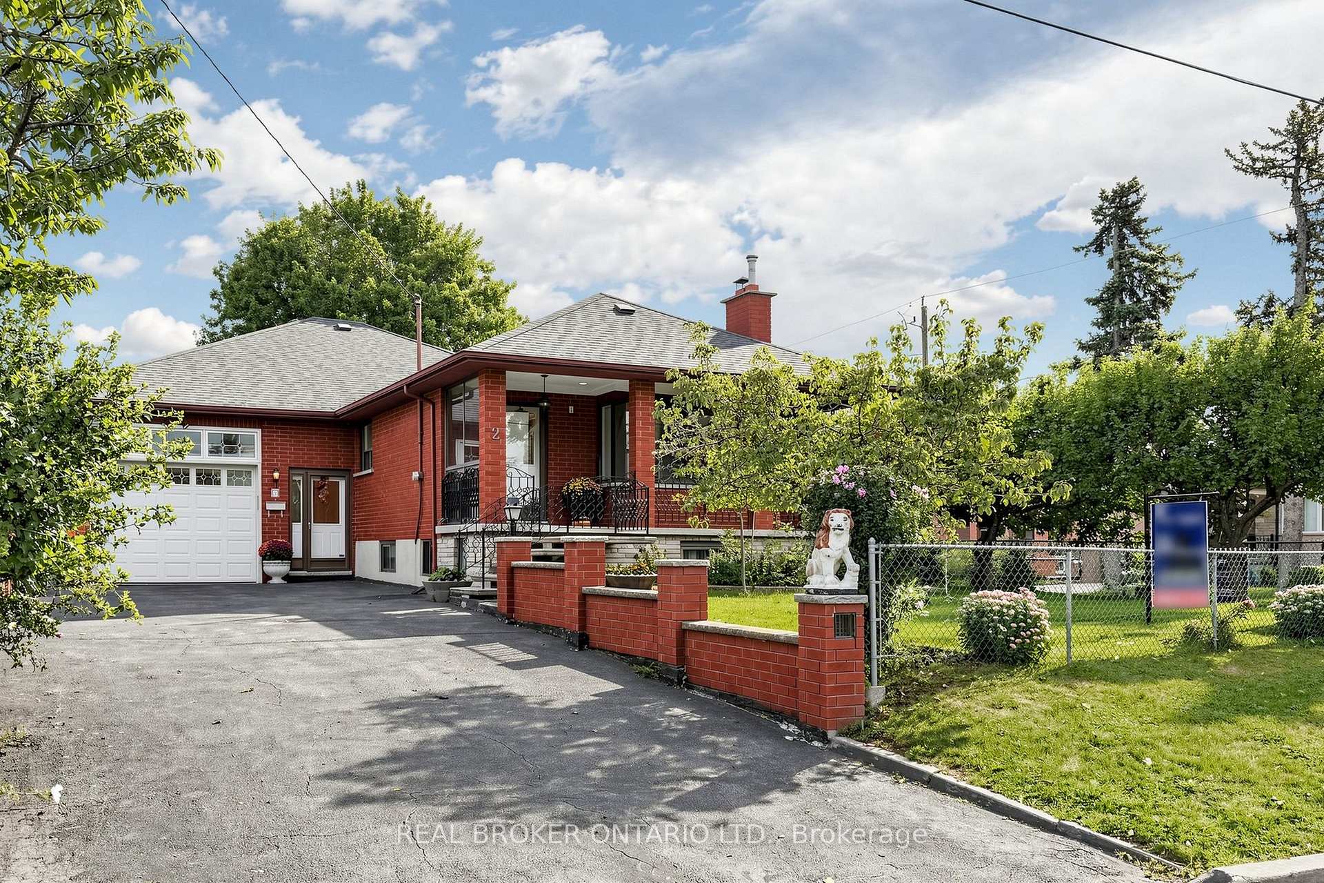 2 Dorking Cres