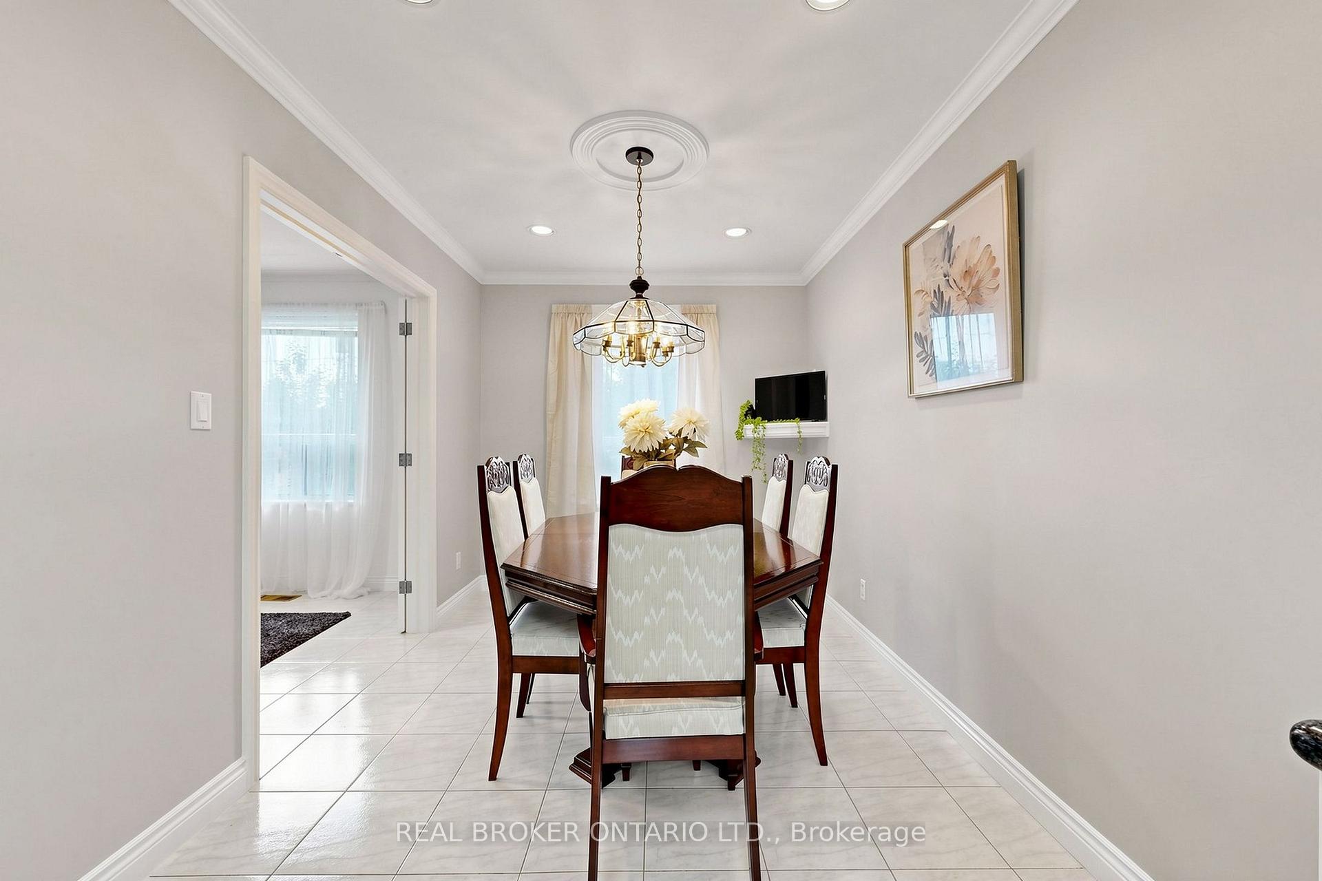 2 Dorking Cres