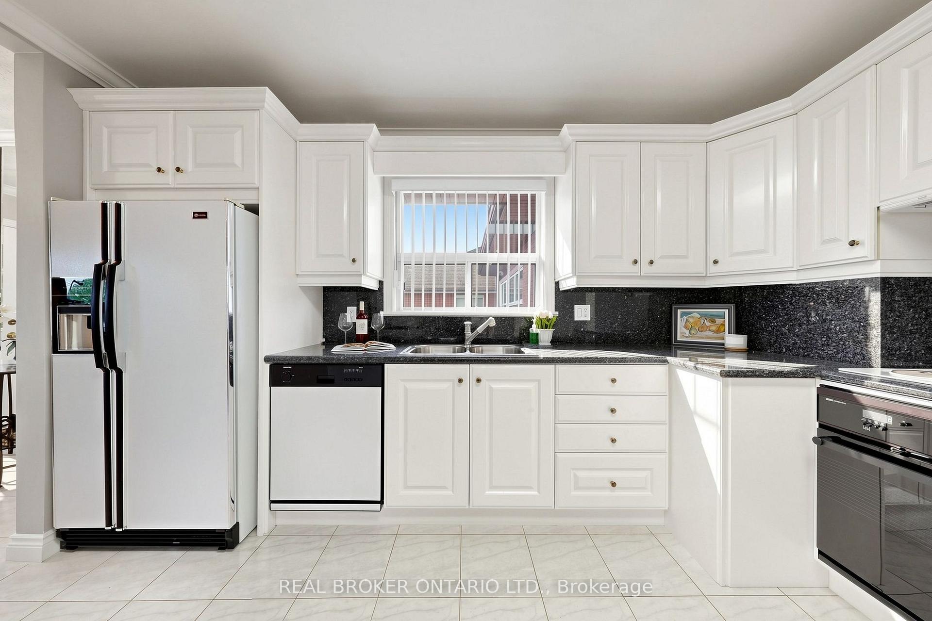 2 Dorking Cres