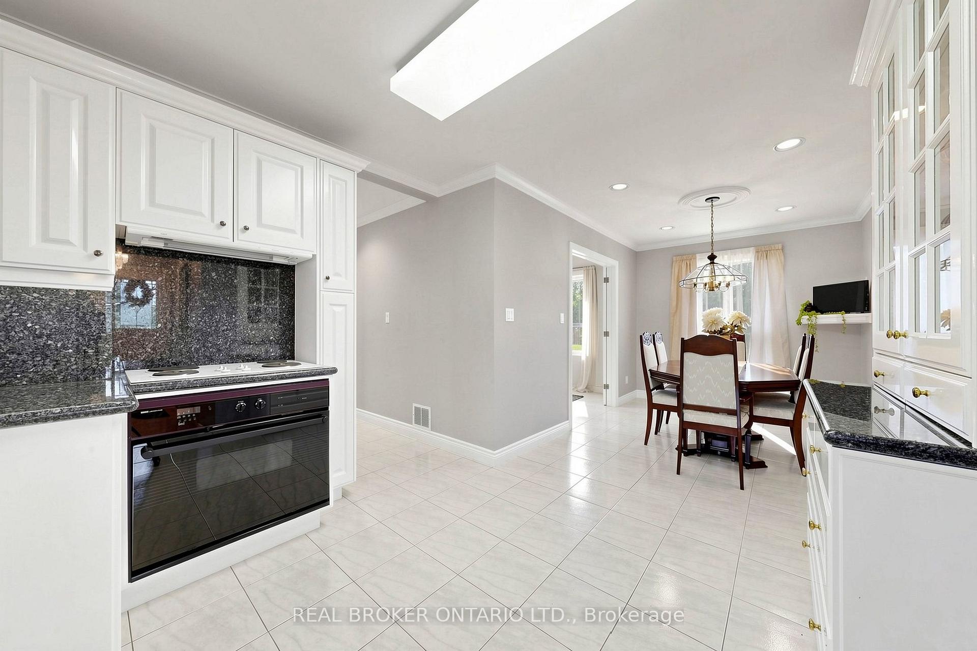 2 Dorking Cres