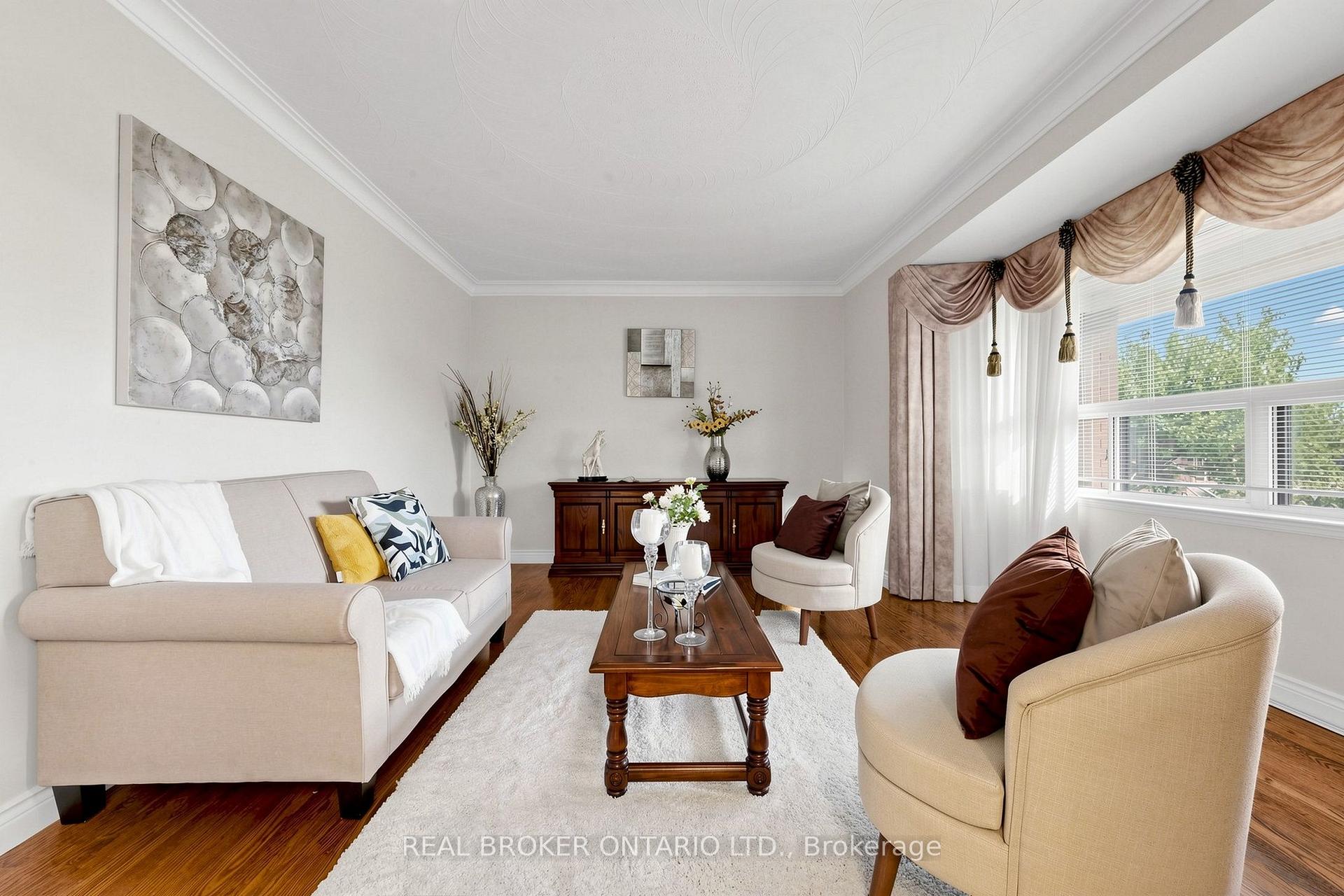 2 Dorking Cres