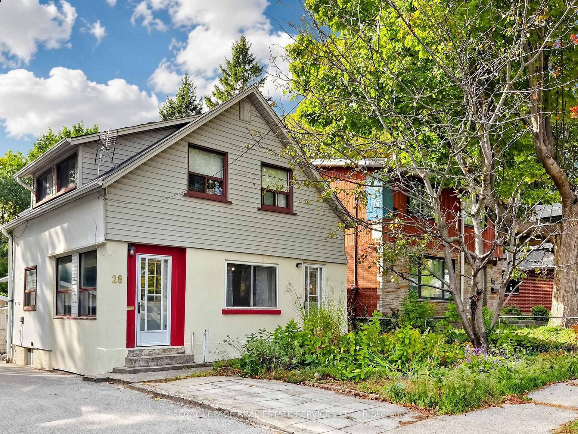 28 McIntosh Ave