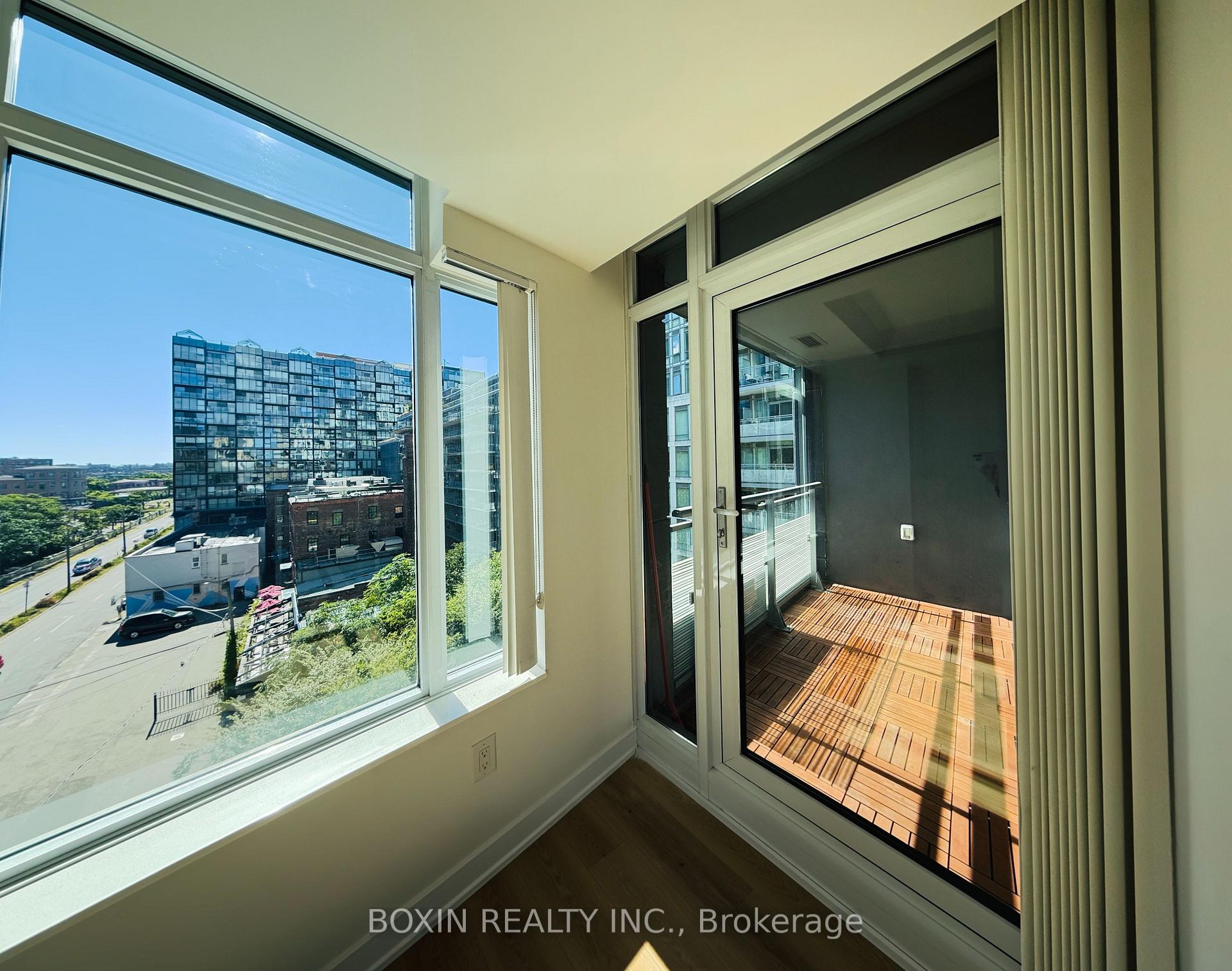 525 Adelaide St W 716