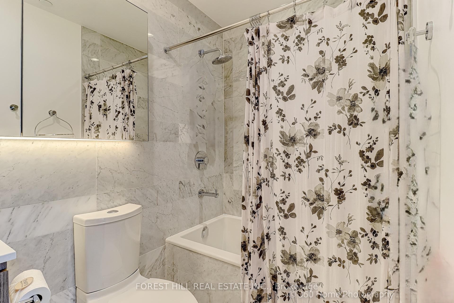 17 Bathurst St 1215