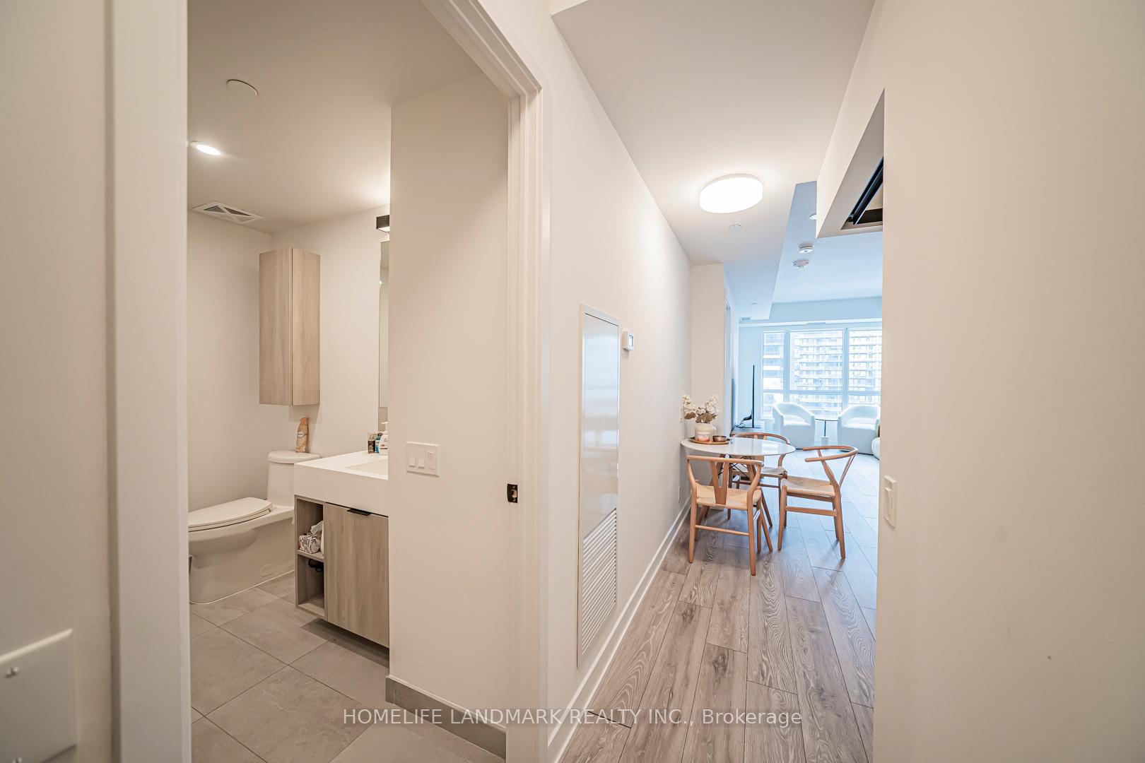 108 Peter St 1703
