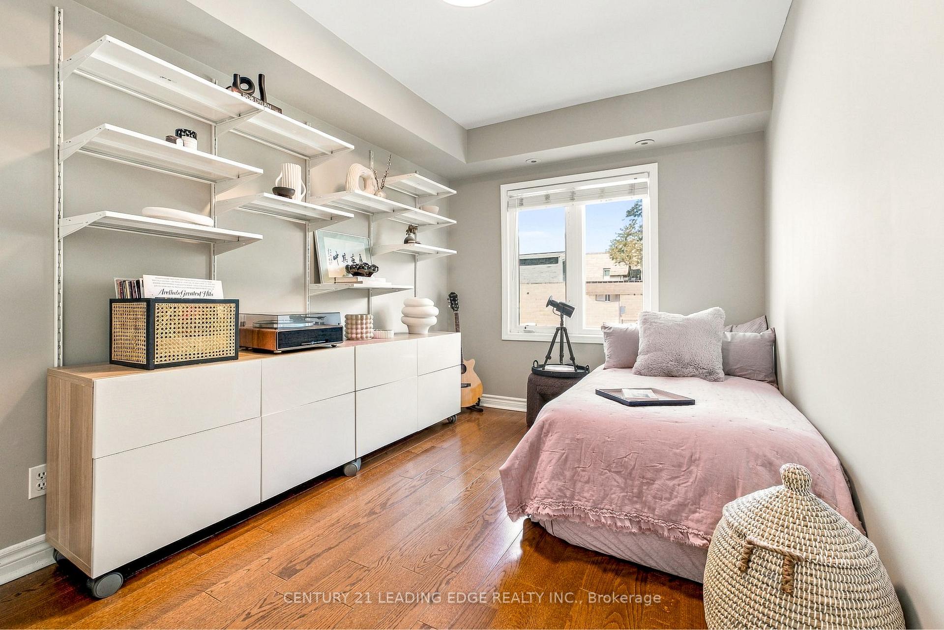 98 Carr St TH5
