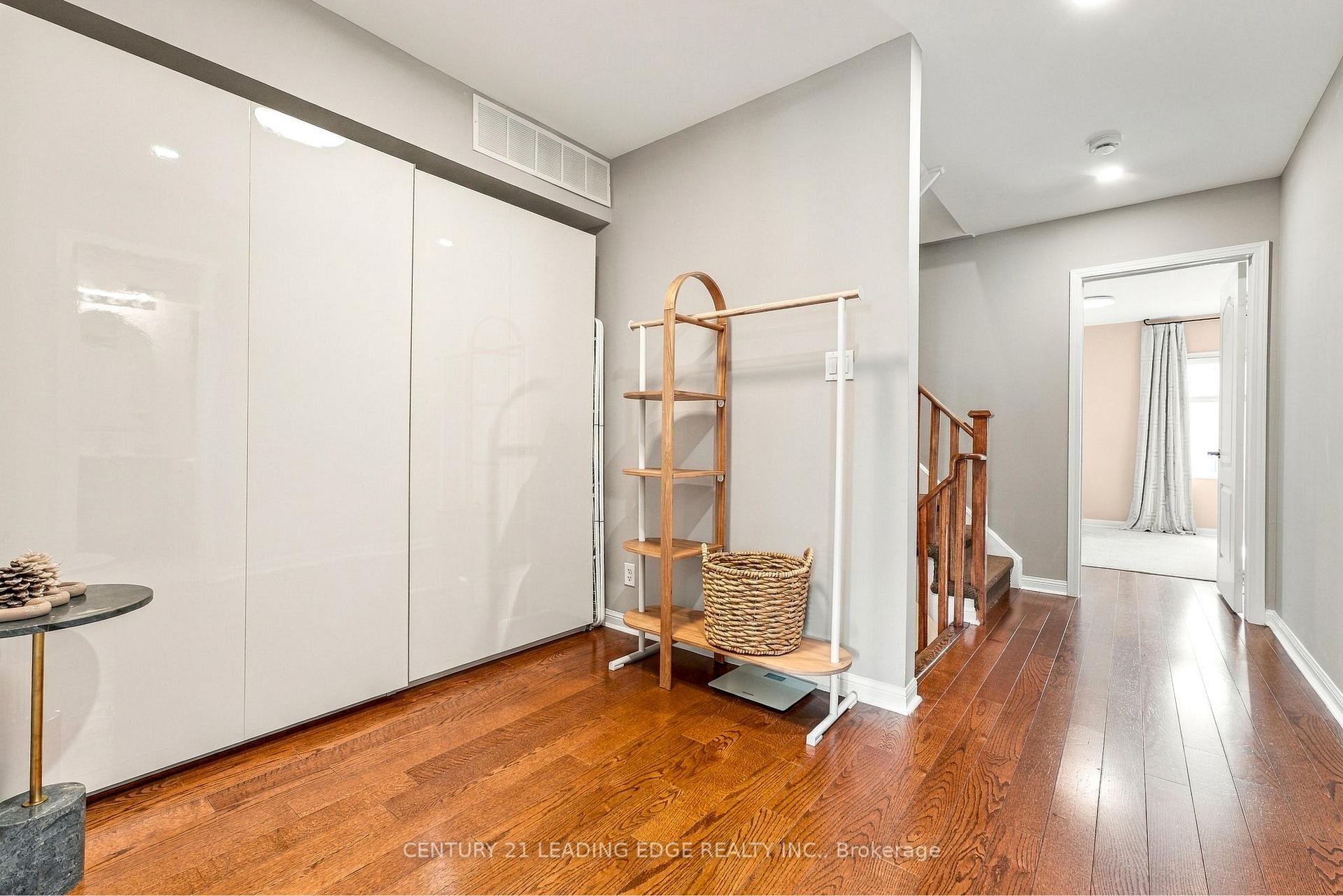 98 Carr St TH5