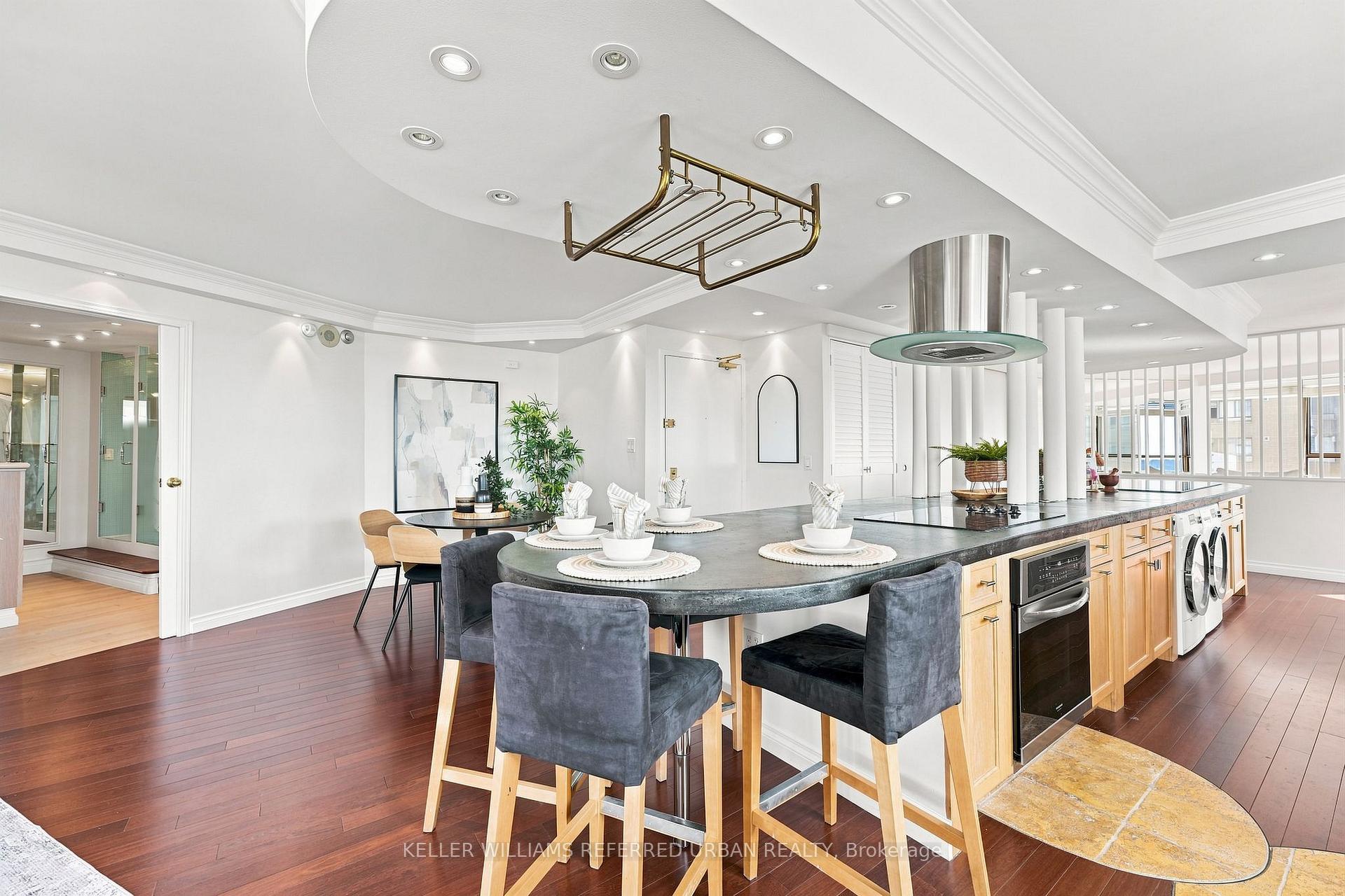 270 Queens Quay W 1201/02