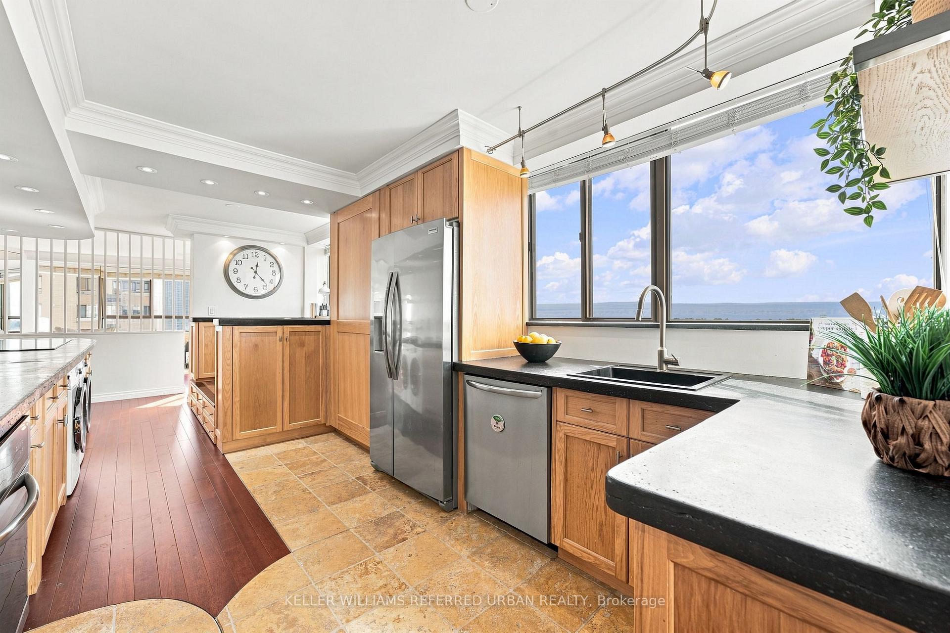 270 Queens Quay W 1201/02