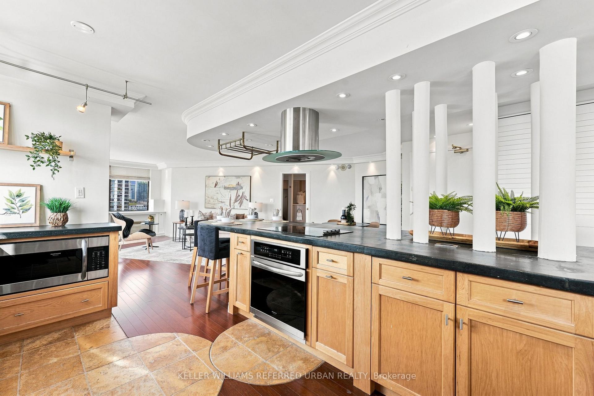 270 Queens Quay W 1201/02