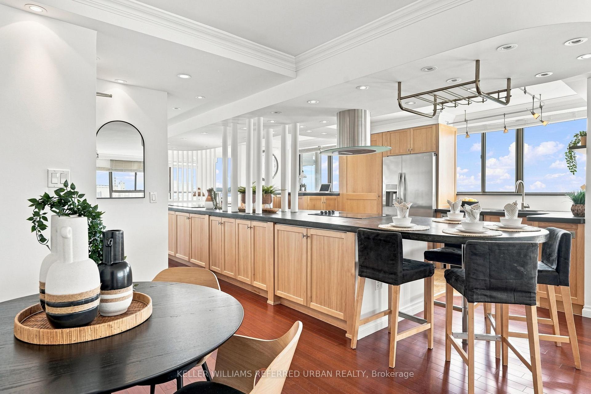 270 Queens Quay W 1201/02