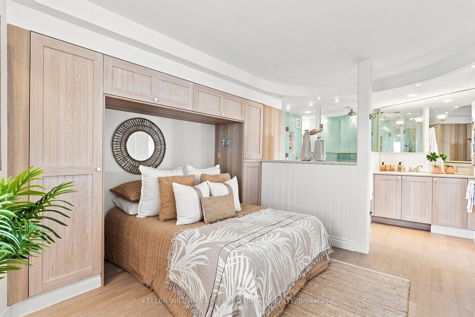 270 Queens Quay W 1201/02
