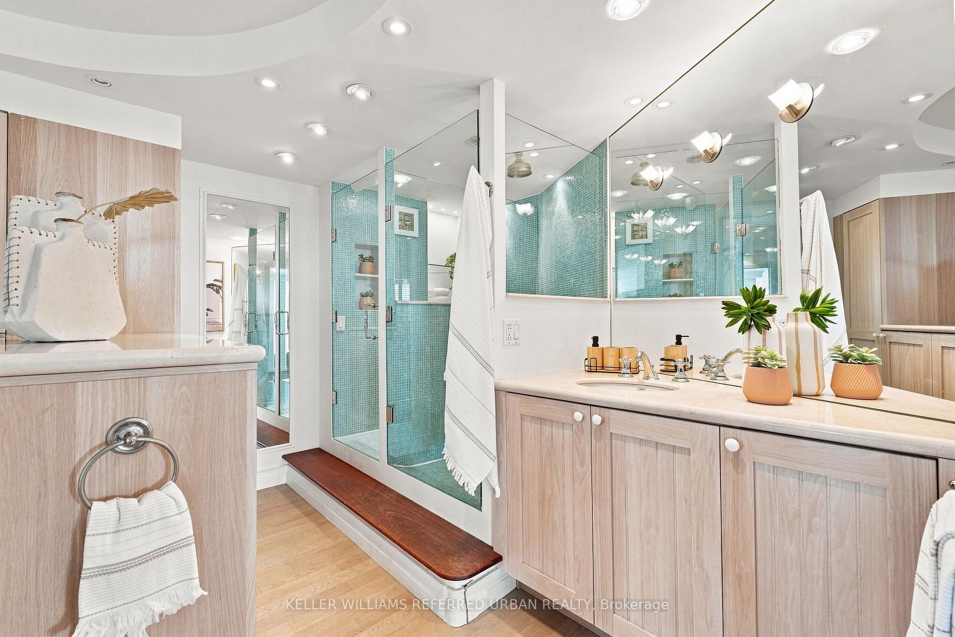 270 Queens Quay W 1201/02